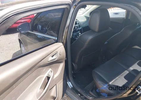 2014 Ford Focus Titanium from USA, damaged, VIN 1FADP3J23EL429773